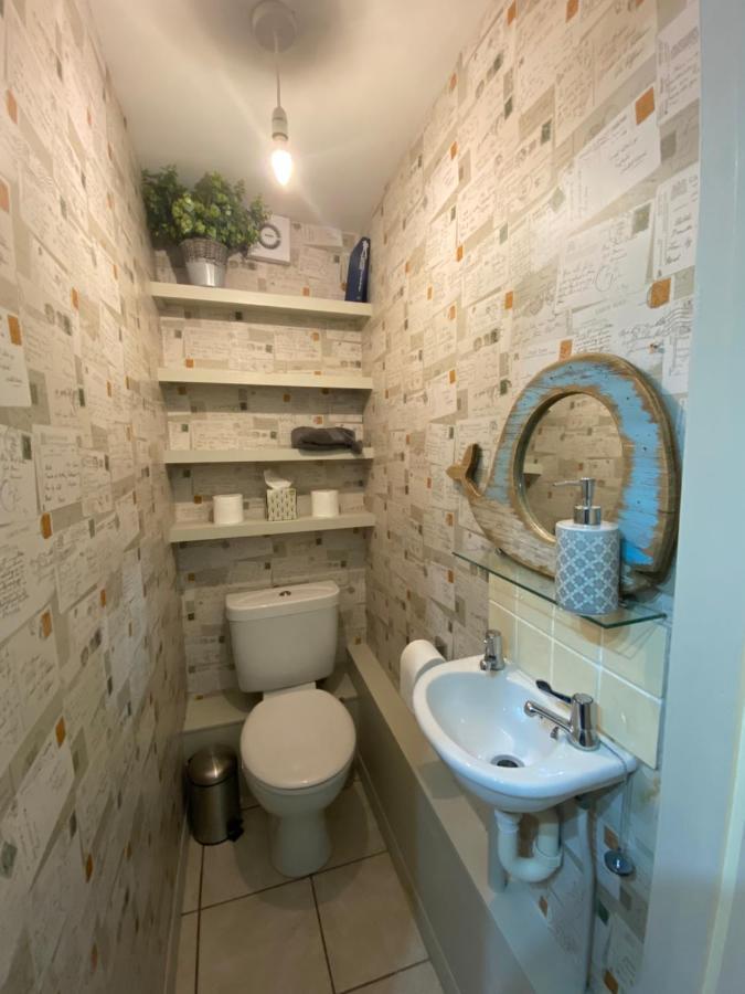Beautiful 5 Bedroom, Amazing Water & Valley Views Дартмут Екстериор снимка